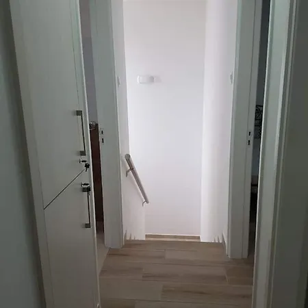 بيت للعطل Epistimi 3 Bedroom House *